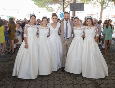 Fiestas 2017
Reina,damas y mantenedor llegando a su coronación el día 24-09-2017
