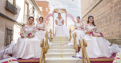 Fiestas 2017
desfile de la carroza de la reina y damas del 2017
