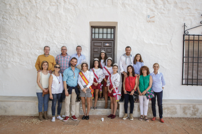 Fiestas 2017
dia 27-09-2017 subida del Santo Niño a la ermita. Reina,Damas,mantendor,padres y madres,un equipo del q me siento orgulloso de haber formado parte,esta siendo un año maravilloso y todo gracias a todos vosotros,estamos pasando momentos maravillosos y los que nos quedan.En la foto falta Angel el pintor,gran parte de este equipo tambien
